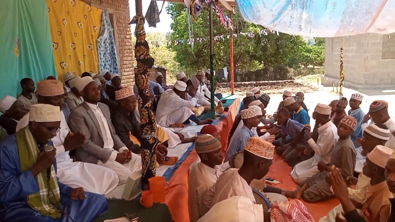 Ufunguzi wa hadhara shamsul_Maarifi bolisa .pamoja na upandishaji bendera.kwa Sheikh JUMAA R. SERERI