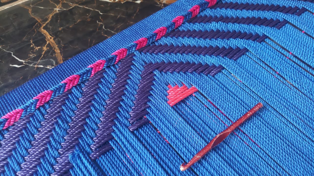 While knitting, how to design with different colored ropes in the middle /चारपाई की डिजाइन / चारपाई