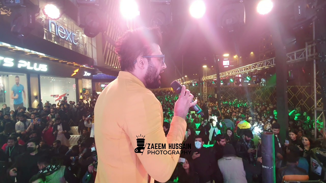 Falak Shabir Concert New year eve's 2022...Xinhua Mall Lahore
