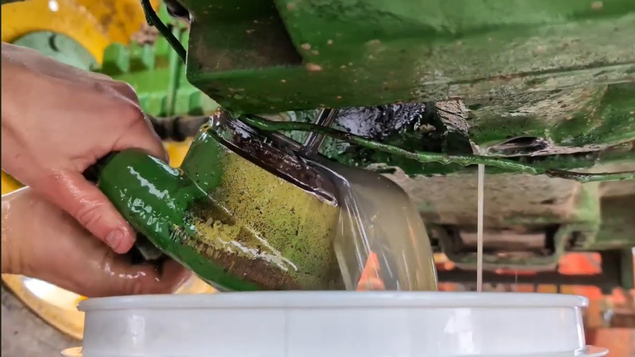 Замена гидравлического масла на John Deere 2130 (часть 2)
