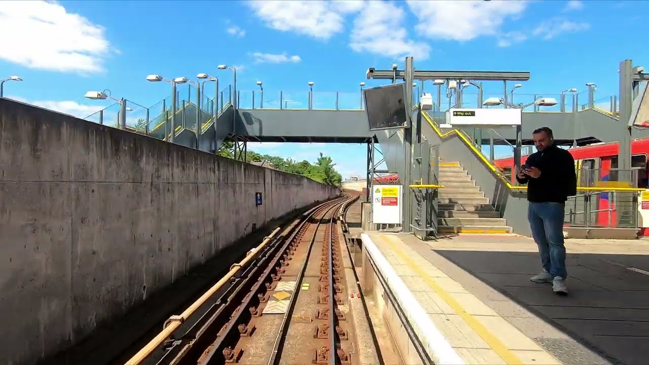 4K London 🇬🇧 DLR Tour 🚇 WOOLWICH Arsenal to STRATFORD International Station via London City Airport