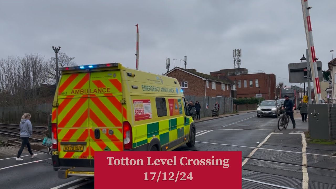 Christmas with BRLC Episode 14: Rail Grinder and Ambulance at Totton Level Crossing 17/12/24