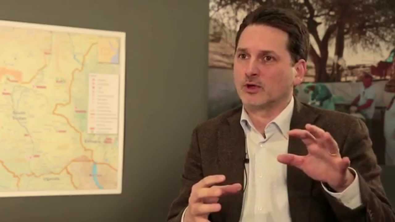 Fighting violations of humanitarian law - in conversation with Pierre Kr&auml;henb&uuml;hl
