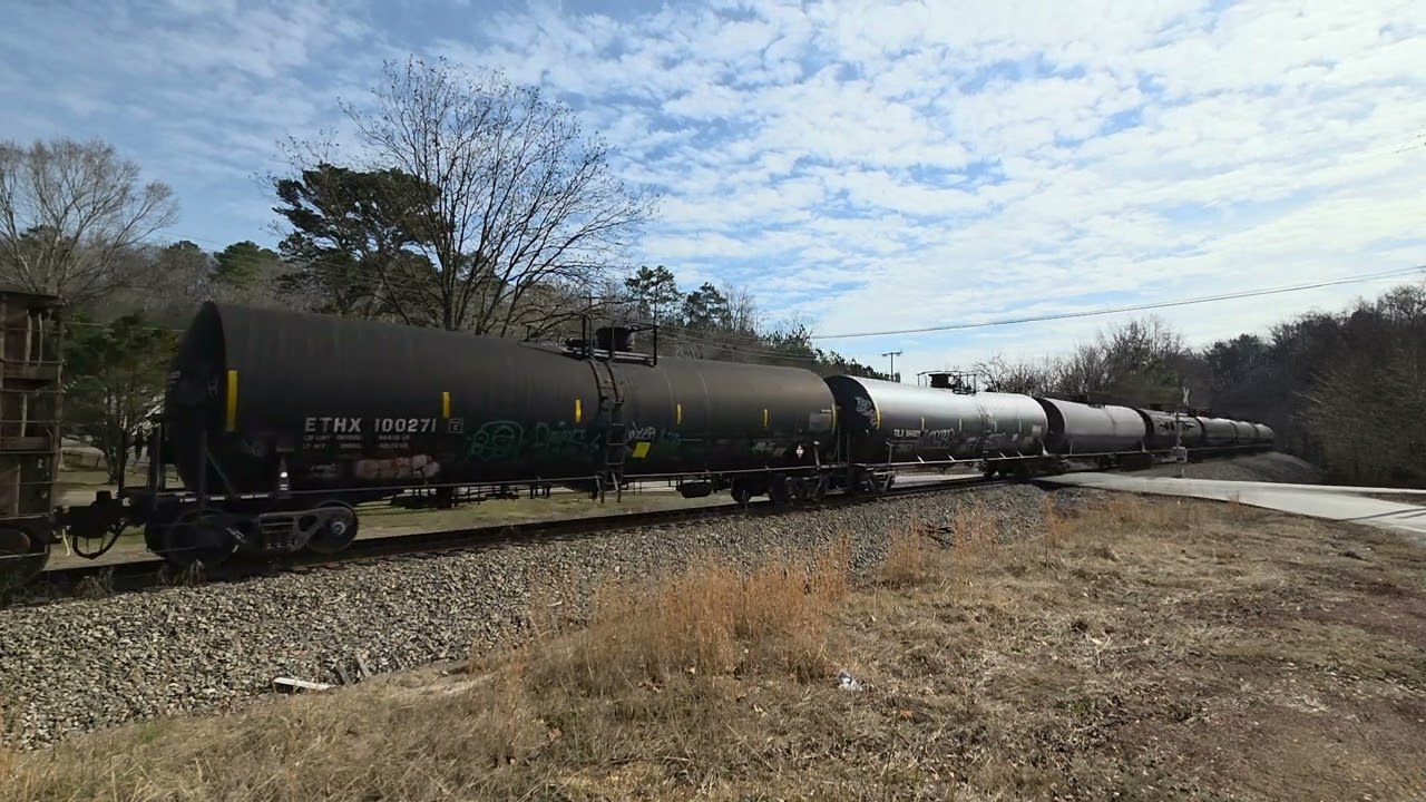 UP 8826 & 6300 clear Bill Jones Rd with the northbound manifest 