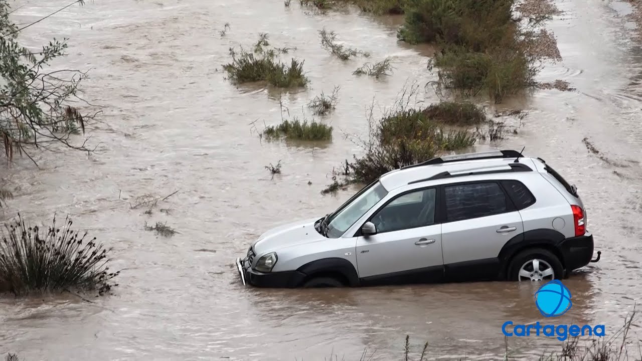 El temporal deja imágenes de rescates y vehículos atrapados por la lluvia