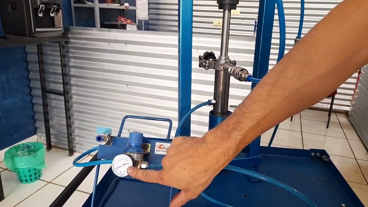EQUIPAMENTO PARA PRESSURIZAR AMORTECEDOR DE MOTO. (TESTE DE PRESSÃO)