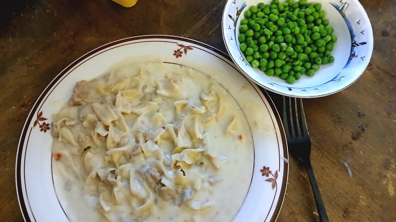 Chris Make Philly Cheesesteak Hamburger Helper for dinner