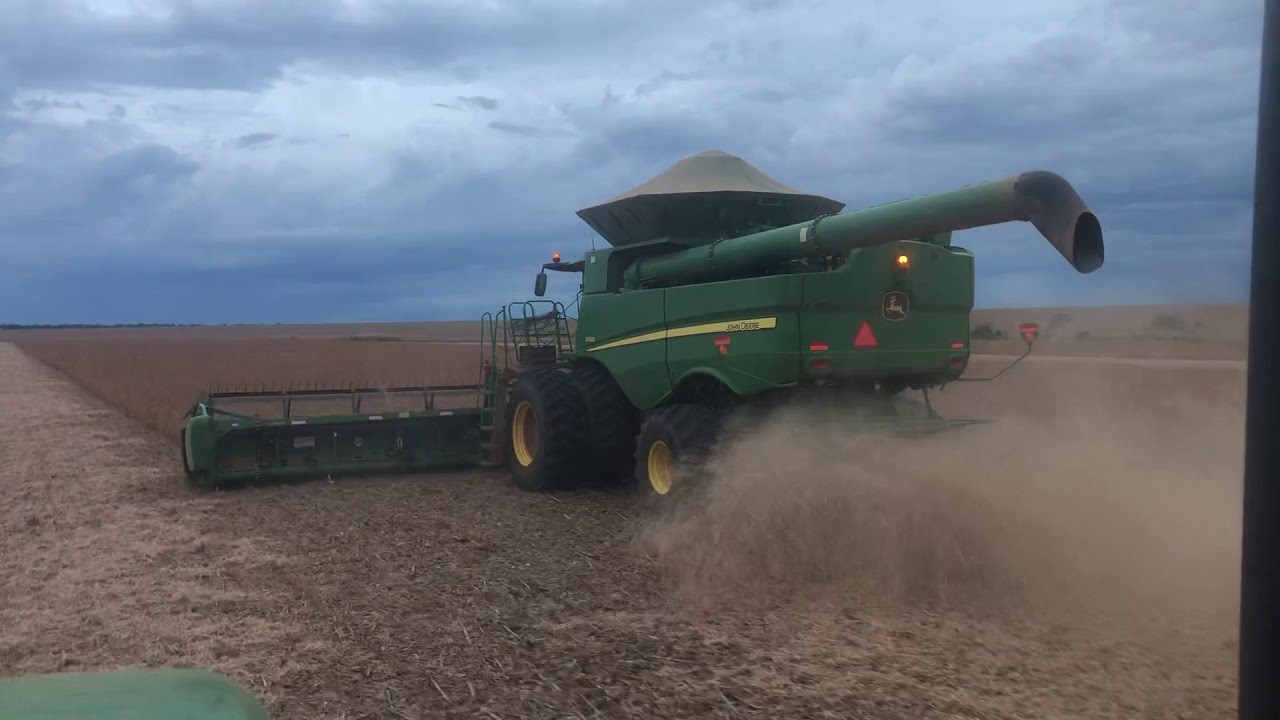 S690 colhendo em Sinop Mato Grosso