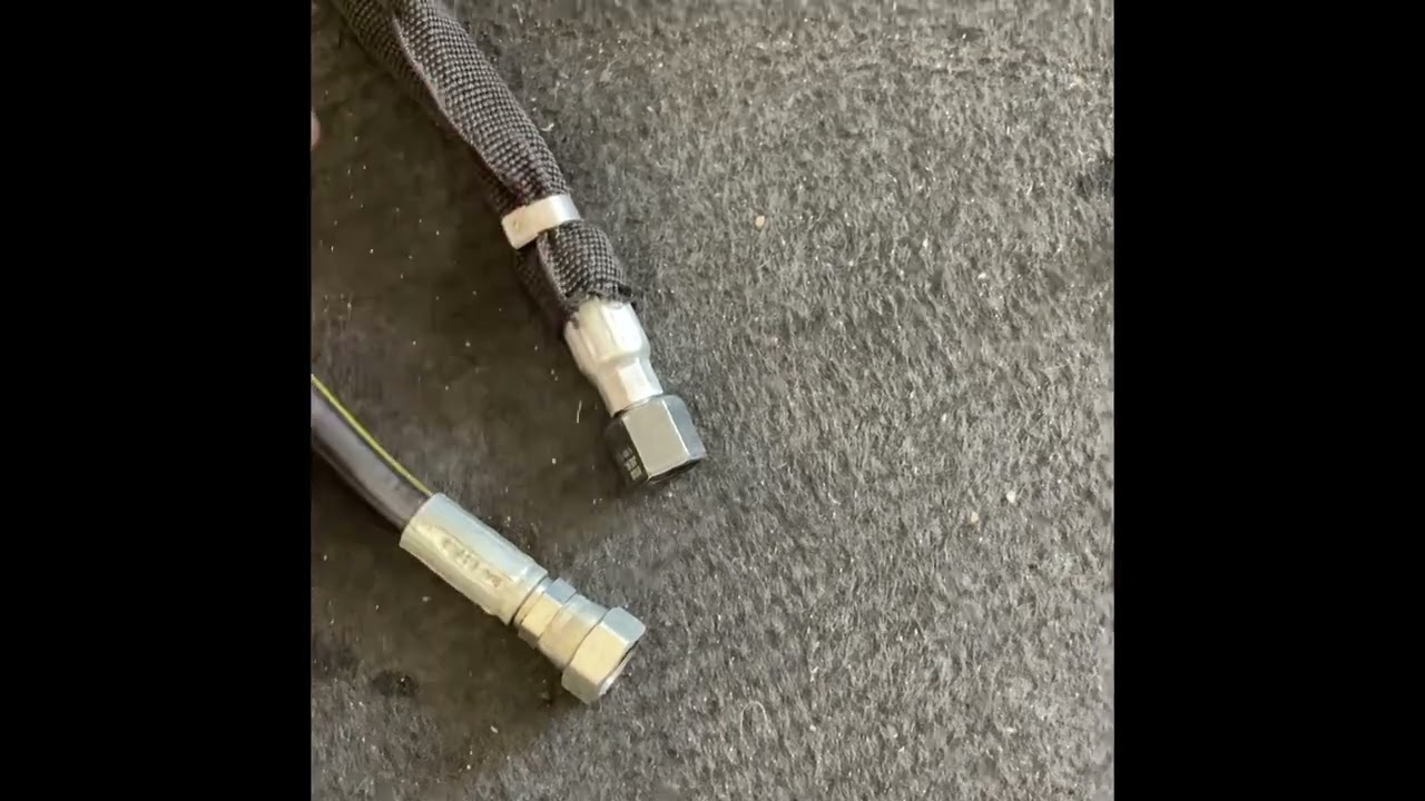Avant 528 - steering hydraulic hose replacement