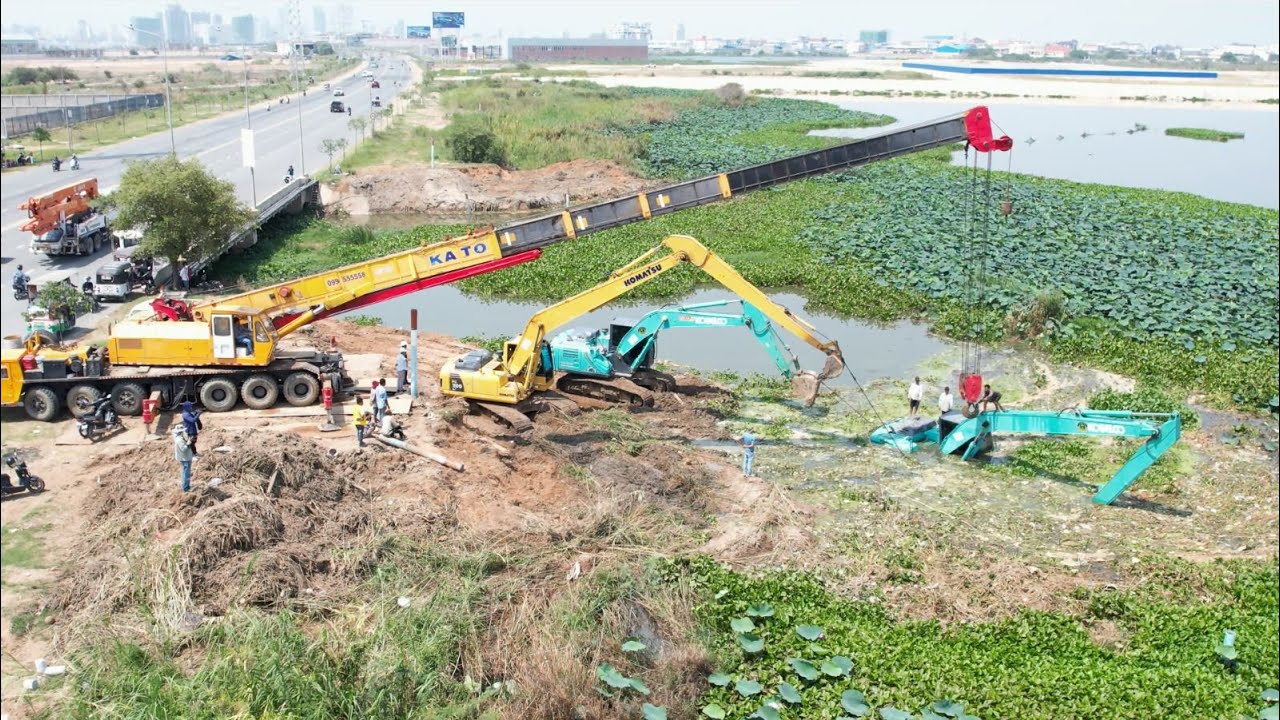 Amazing Heavy Recovery Excavator Stuck In Deep Mud Sand In Lake KOBELCO SK210LC Long Arm