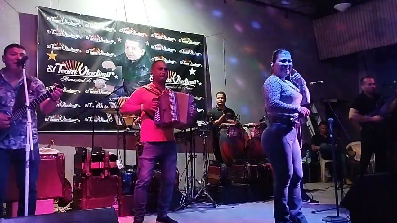 Euribiades Escobar y El Manantial De Amor - Me Gusta Esa Mujer (En Vivo) #nerysperez #tipico