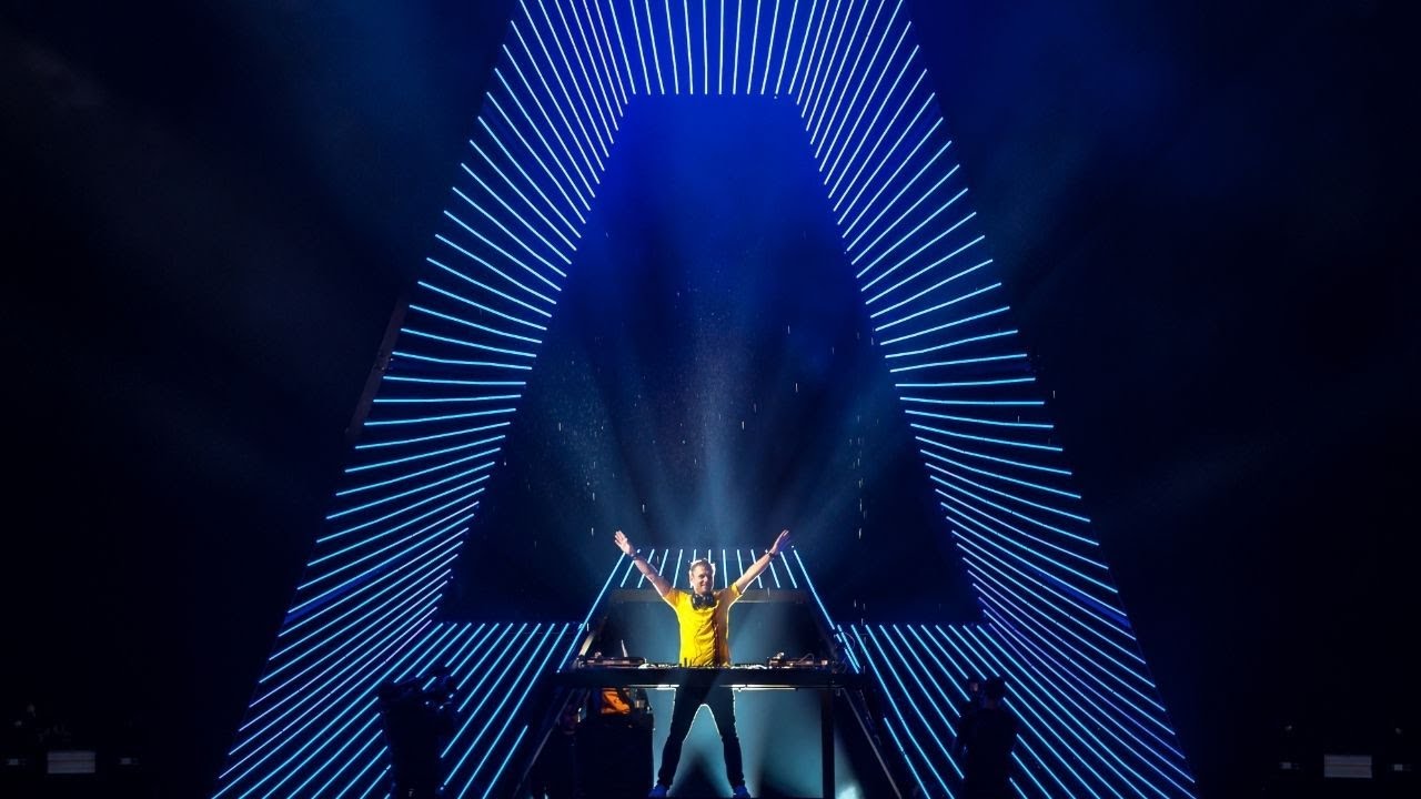 @arminvanbuuren plays 
