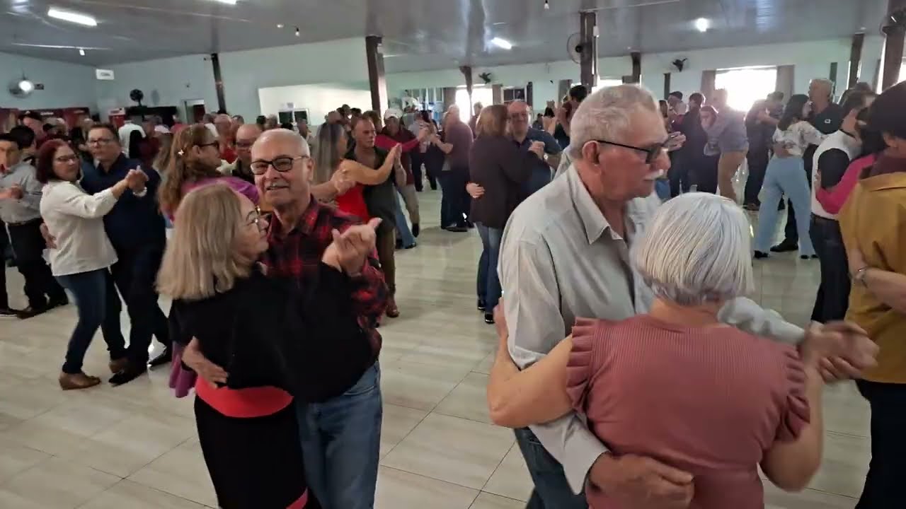 Muita dança no clube da Cidade Sul em Dois Vizinhos no Paraná(com marcos e margarida)