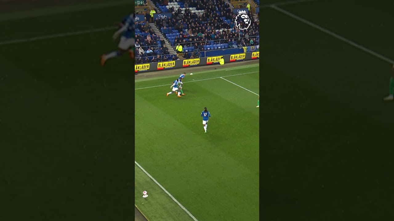 Incredible Alexander Isak dribble & assist!