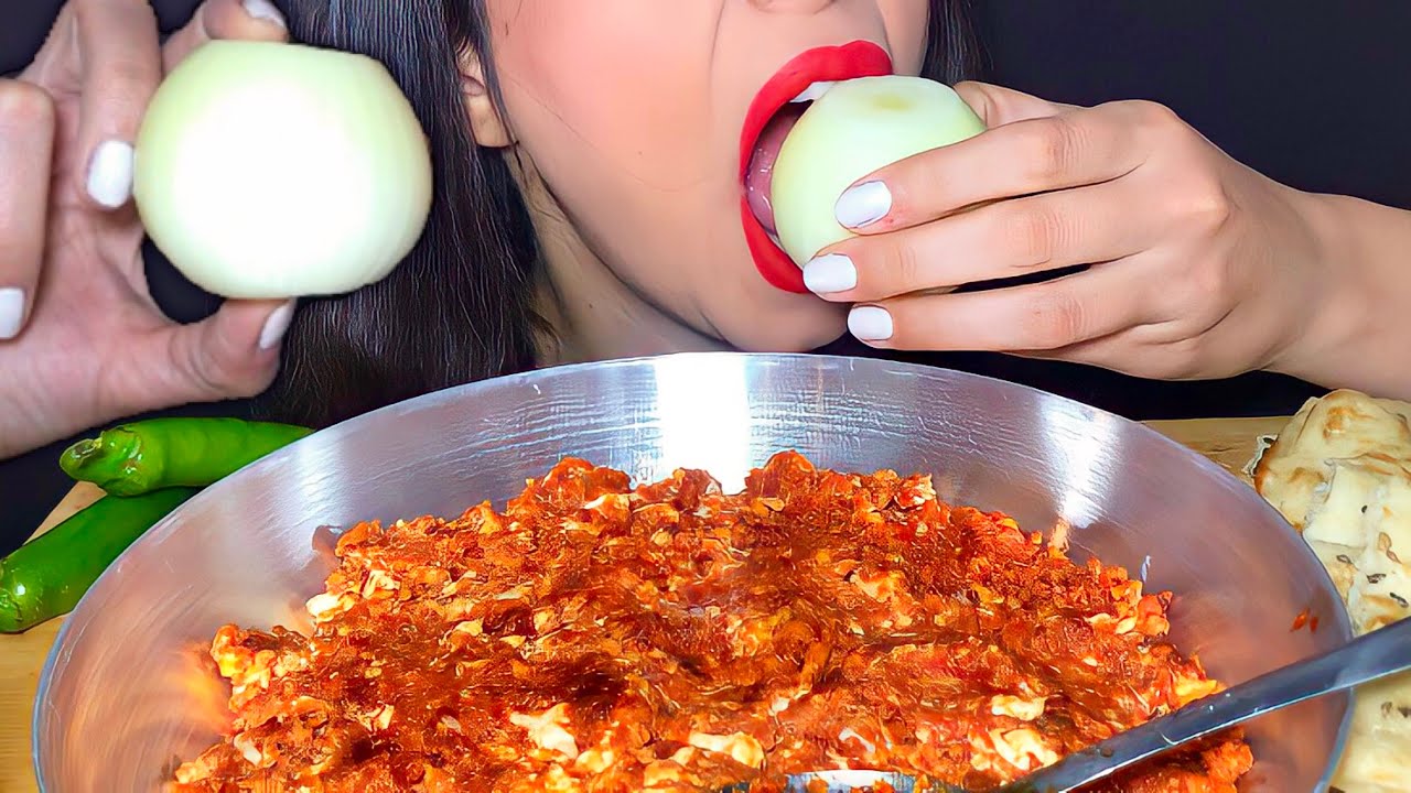 ASMR EGGS OMELETTE EATING SOUNDS MUKBANG موکبانگ املت قهوه خانه ای ایرانی