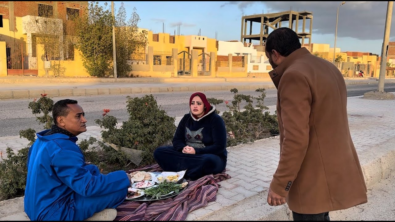 اب شاف بنته بتاكل فى الشارع مع وزجها عامل النظافه اللى مفهمه انو رجل اعمال