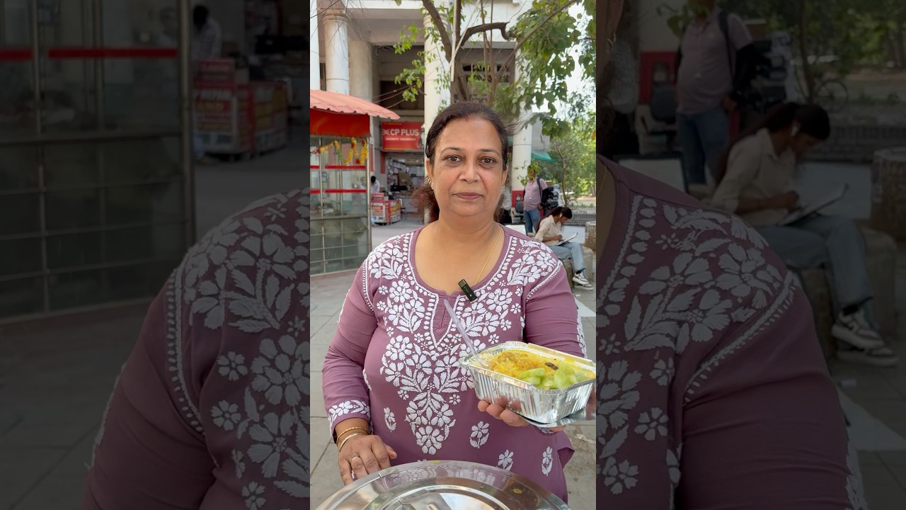 Delhi ka famous kadhi chawal Rs45😱#trending #viralvideo #india #shorts #foodie