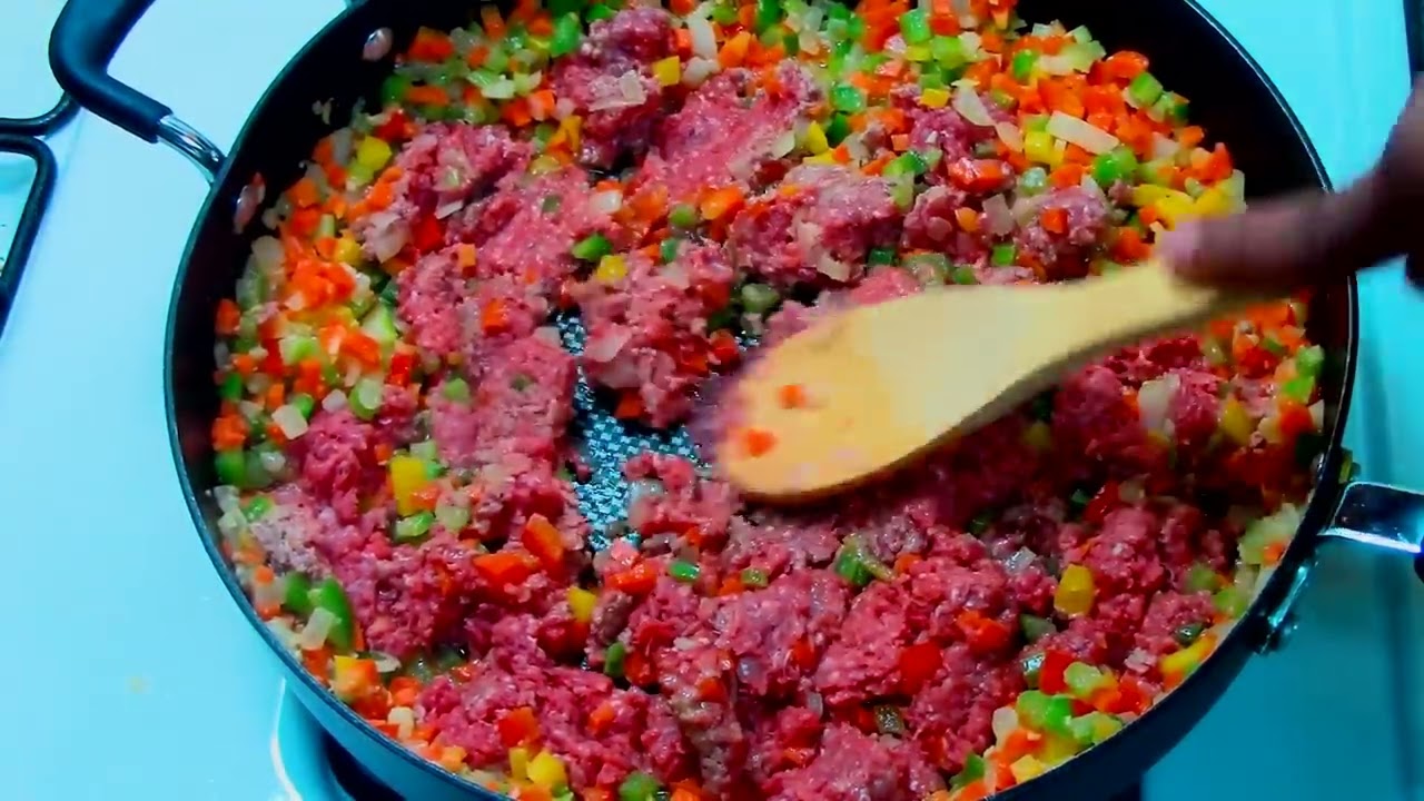 Espaguetis  a la Boloñesa - Receta de pasta con salsa roja y carne