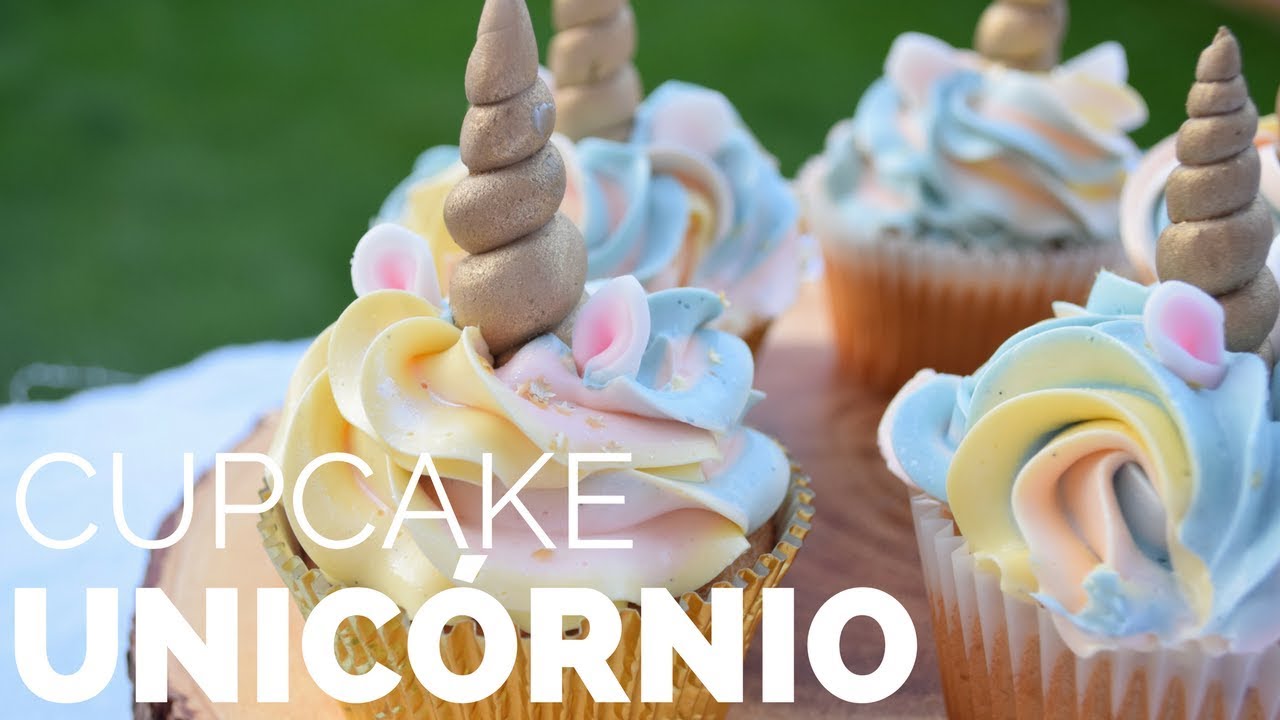 CUPCAKE UNICÓRNIO COM MERENGUE SUÍÇO (super molhadinho) - BELLARIA CHOCOLATIER