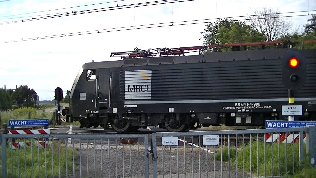 Spoorwegovergang Rilland (Middenhof) // Dutch railroad crossing