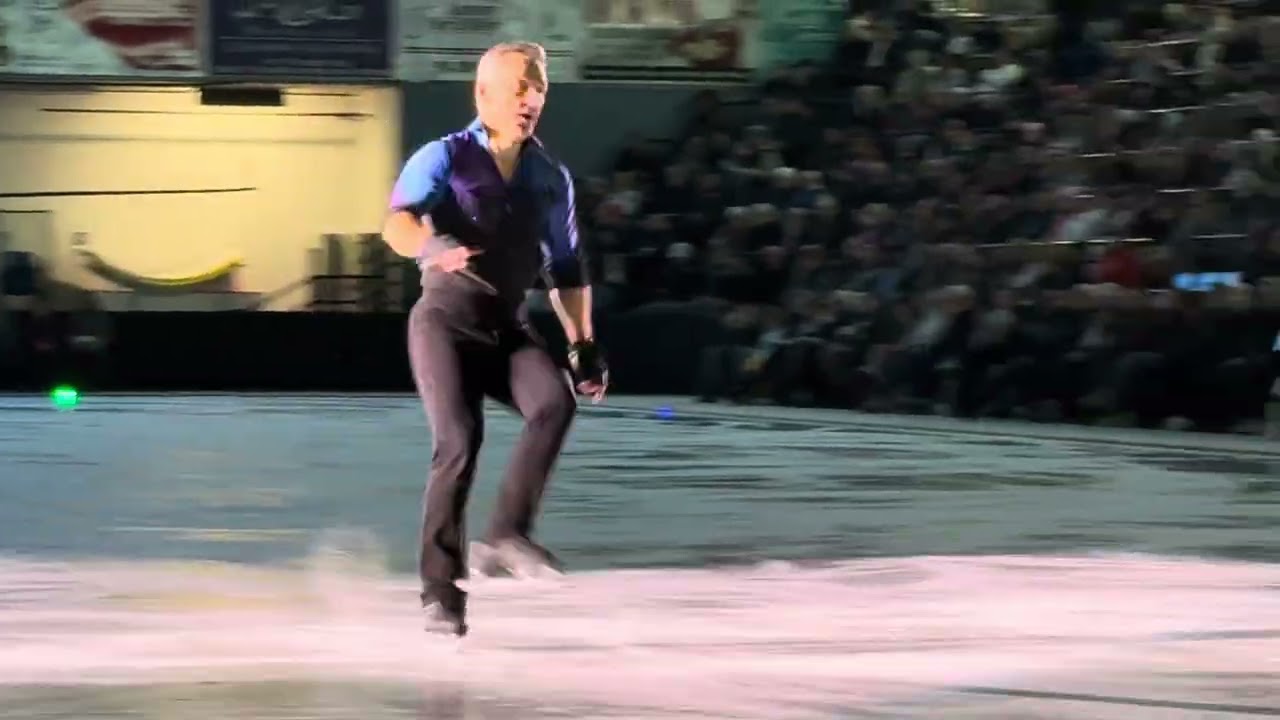 Stars On Ice Holiday 2025 Elvis Stojko  