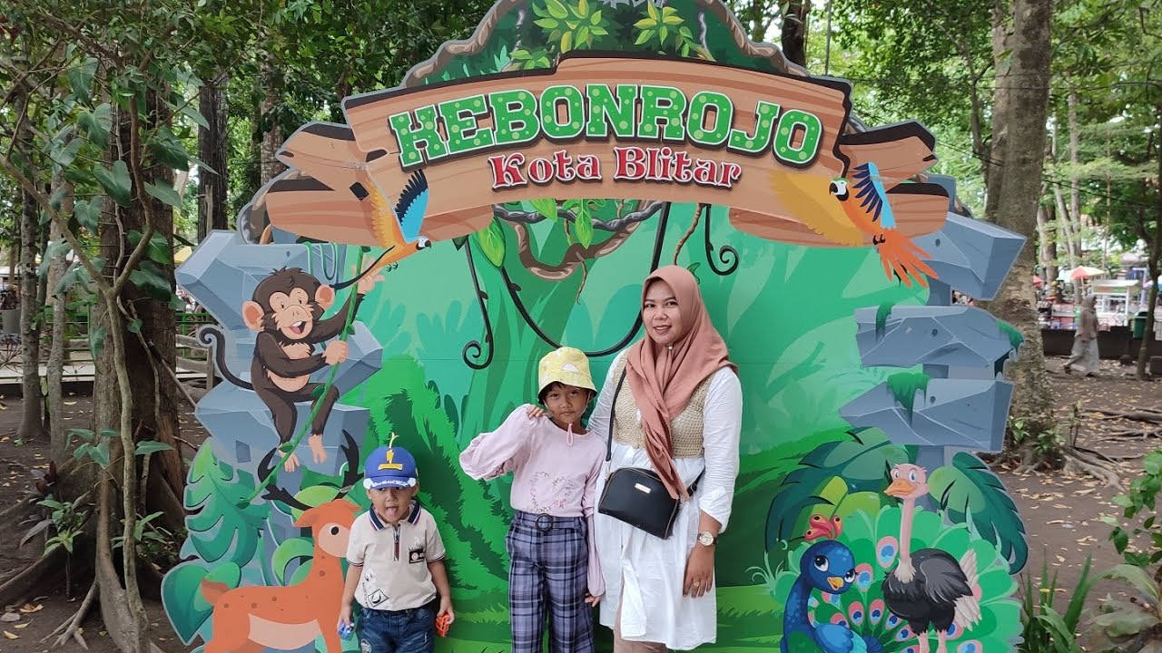 LIBURAN DI TAMAN KOTA KEBON ROJO BLITAR
