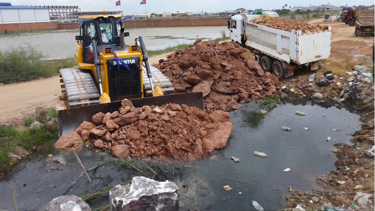 NICE SITE !! Talented Dozer with Huge trucks working Finish the corner