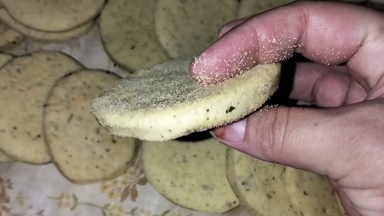 وداعاً لبيتزا المطاعم! أسهل ميني بيتزا منزلية بتدوب في الفم