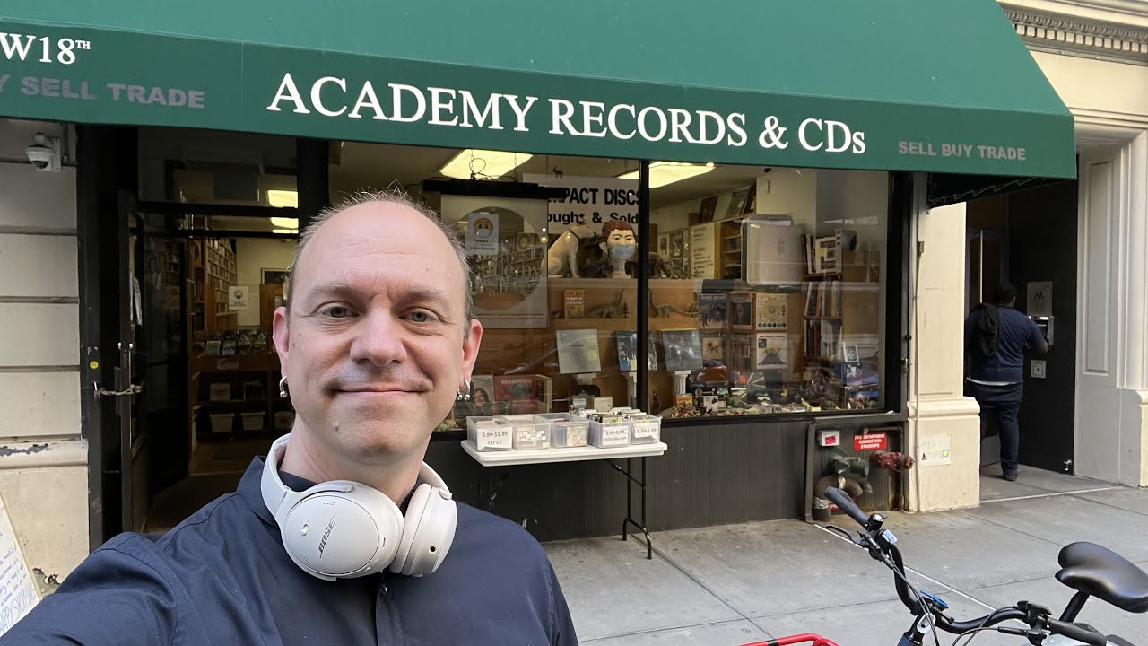 Давайте пойдём в магазин пластинок № 20 — Academy Records (Нью-Йорк)