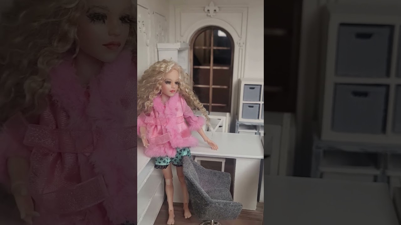 Miniature Dollhouse Workspace &ndash; DIY Furniture & Room Design