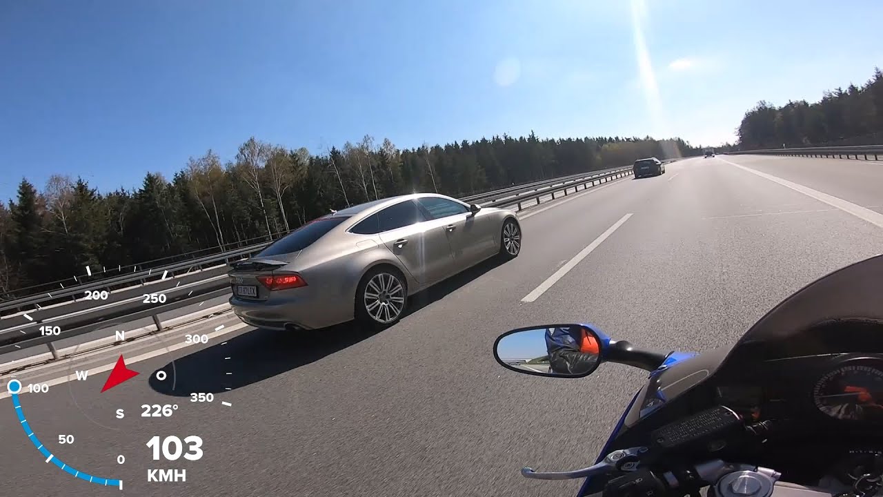 HONDA CBR1100XX und AUDI A7/S7 auf Autobahn