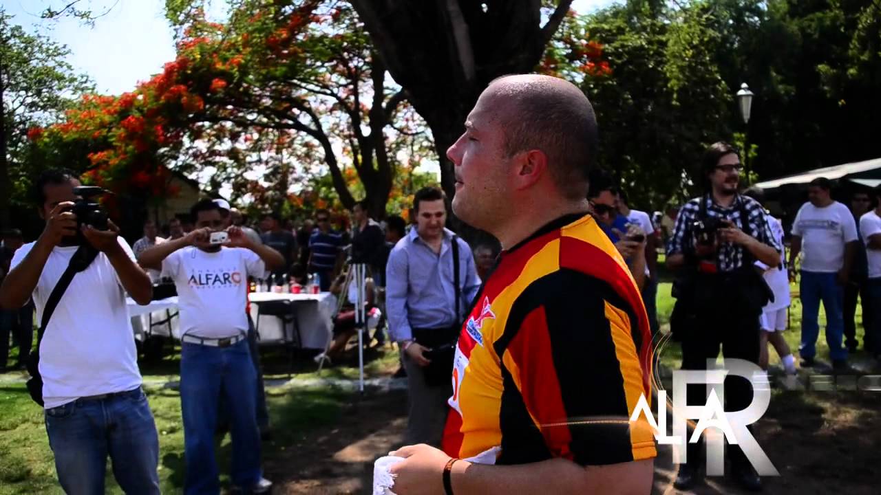 Cascarita con estrellas de Leones Negros - Enrique Alfaro