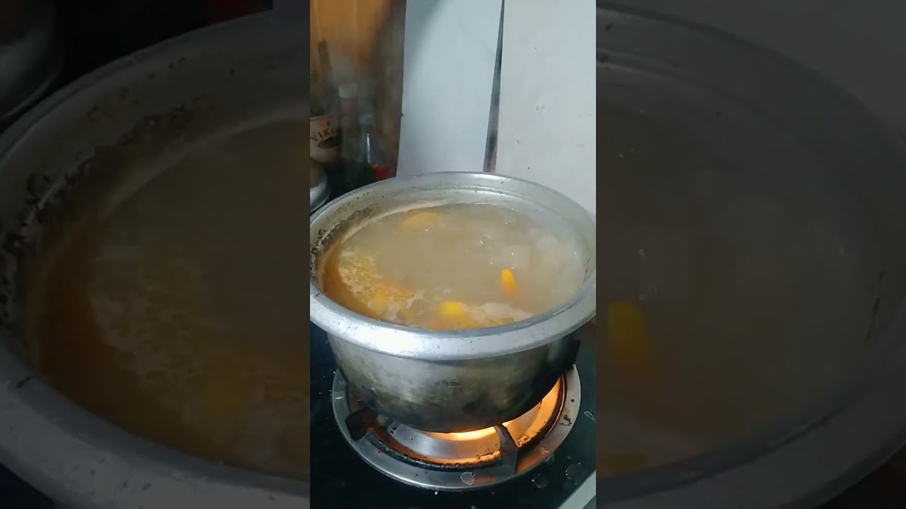 Nagluto ako ng sinigang na buto-buto ng baboy. 