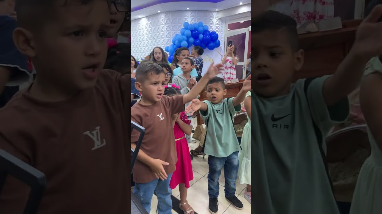 Crianças Lírio dos Vales, Homenageando o nosso Co-Pastor Tiago Silva no Culto em Ações de Graça!