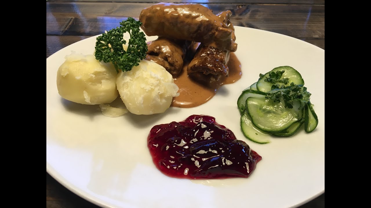 Rullader med gräddsås och pressgurka