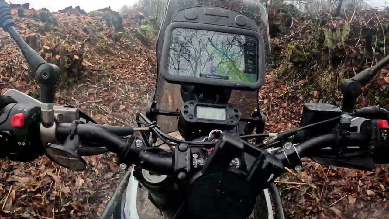 Entrainement pour le HDT: Une AJP PR7 noyée et un guidon de T7 cassé...