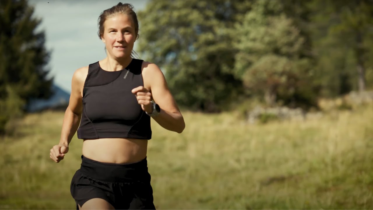 Join Emelie inside NNormal’s Cropped Top creation