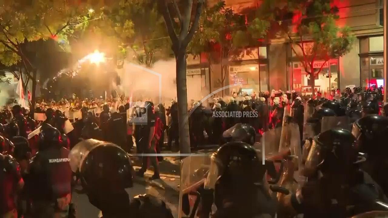 Scuffles as Serbian police move protesters back in Belgrade