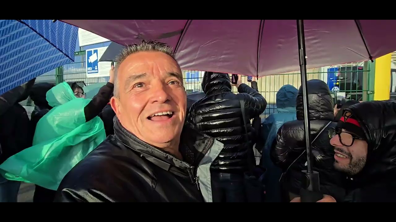 LECCE - INTER : L'ARRIVO DELL'INTER ALLO STADIO...  (di Bruno Conte)