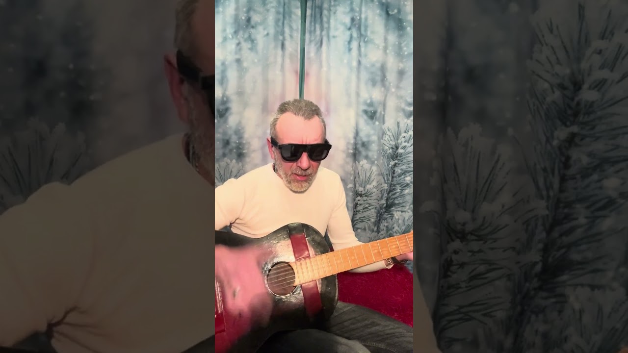 ЛЮБОВЬ-ЭТА ИГРА АЗАРТНАЯ.Авторское исполнение песни под гитару.