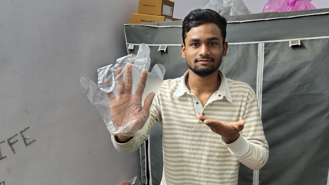 Galti se same hand ka gloves le aya 🥴