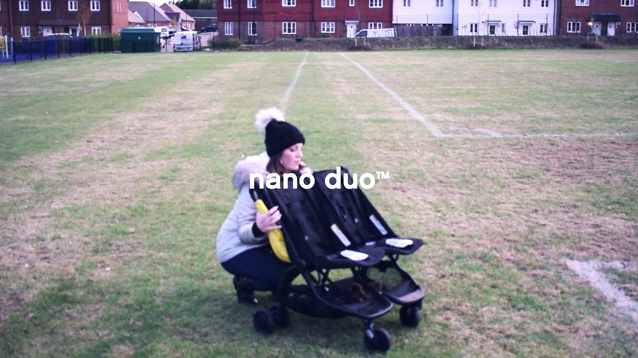 Mountain Buggy nano duo&trade; - Becky masters her fold