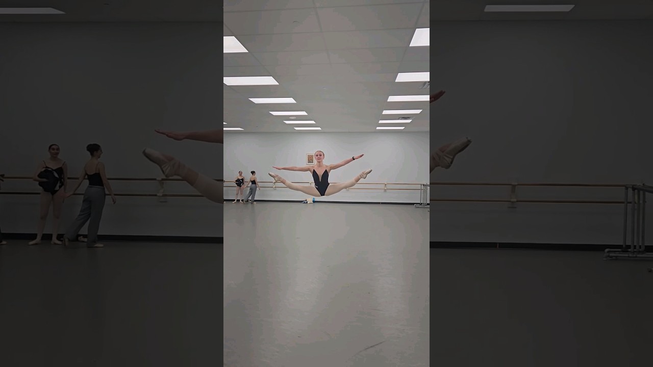 They're FLYING 🤩 Ballet Leaps #ballet #shorts