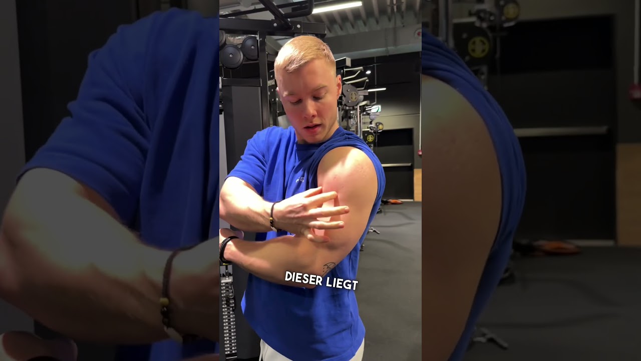 Bizeps gr&ouml;&szlig;er als Kokosnuss trainieren!💪🏻🥥 #gym #tipps #bodybuilding #bizeps #aufbau #muskeln