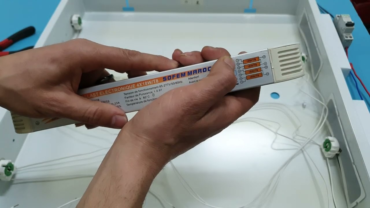 C&acirc;blage 4 tube fluorescent avec un ballast &eacute;lectronique # الصابورة الالكترونية