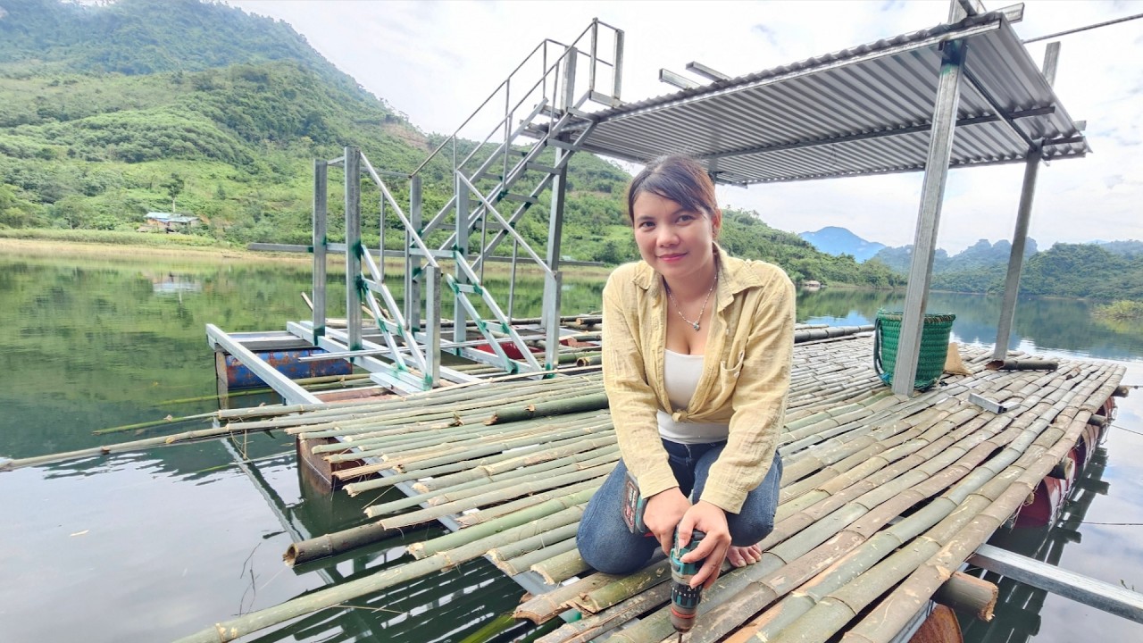 Compilation of videos documenting a girl's 60-day journey building a floating house on a lake.