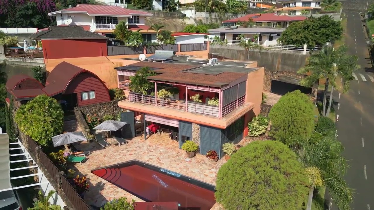 Maison Contemporaine de Grand Standing - Un havre de luxe et de tranquillité sur TAHITI