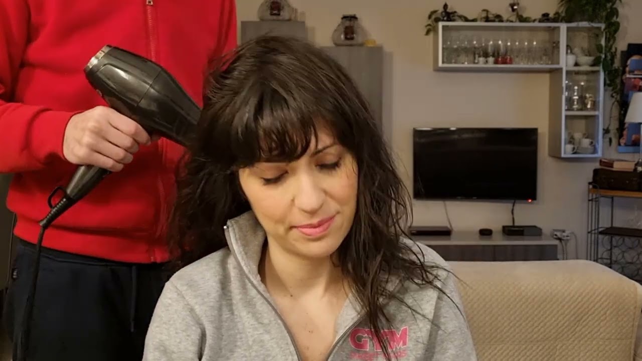 Let yourself be guided by the sound of the hairdryer and relax! ASMR Video 📚💤🧡
