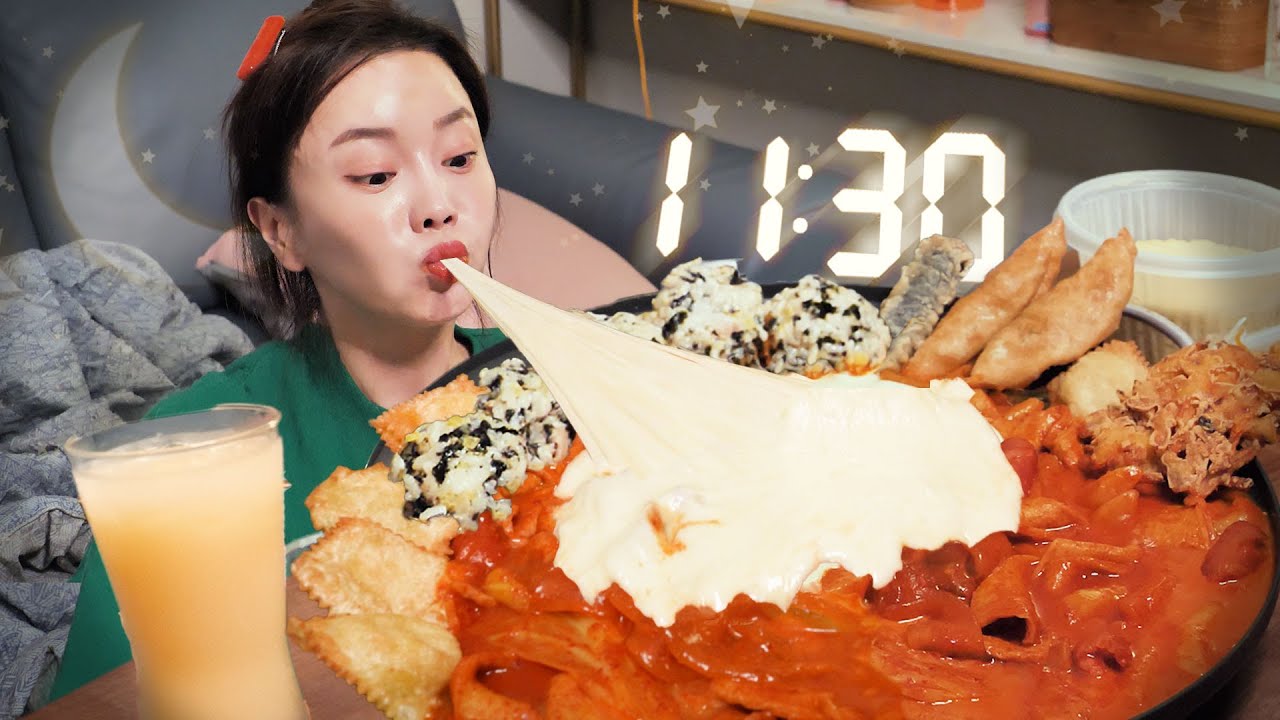[Mukbang ASMR] Midnight Mukbang 🌙  Spicy Korean Cheese Tteokbokki & Riceball Eatingshow Ssoyoung