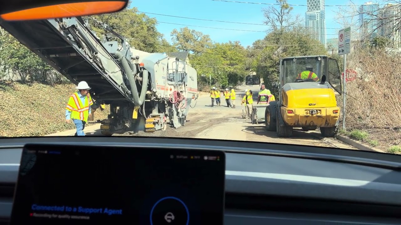 Unsupervised Robotaxi Enters Active Construction Zone! 